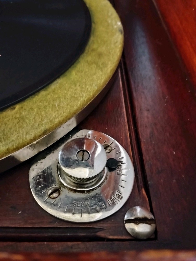 Victrola Talking Machine VV-XI-218629G