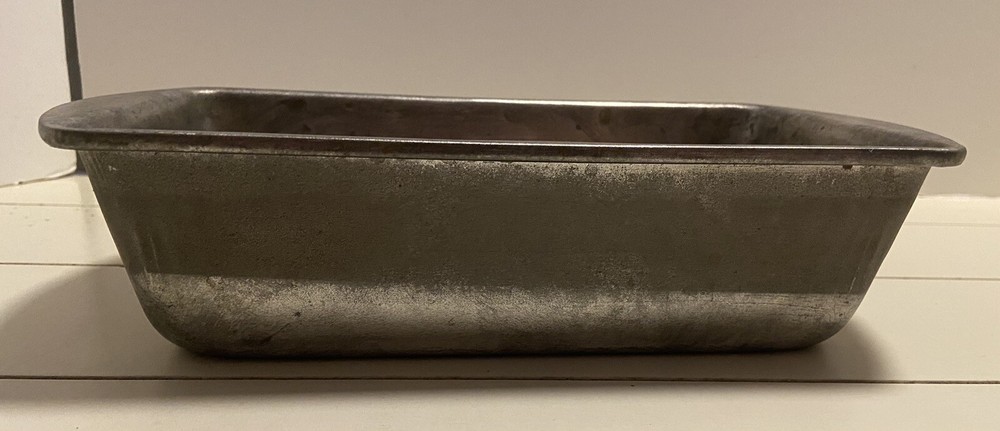 Vintage Rectangle Pan with Plastic Break Resistant Lid