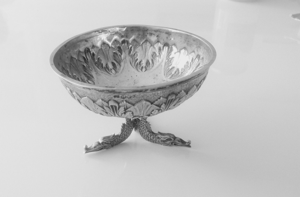 A Fine Solid Silver Hallmarked Vintage Dutch Small Bowl On 3 Fish Pattern Legs