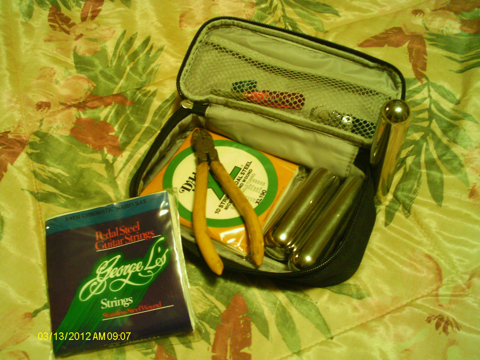 PEDAL STEEL GUITAR * * * ZIPPERED BAR - PICK & STRING BAG