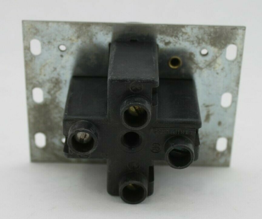 Arrow Hart NEMA 14-30 Flush Receptacle