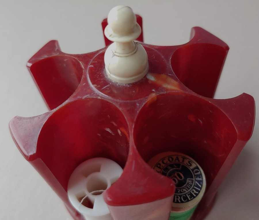 Vintage thread spool caddy red marbled plastic sewing notion organizer 3.5" H