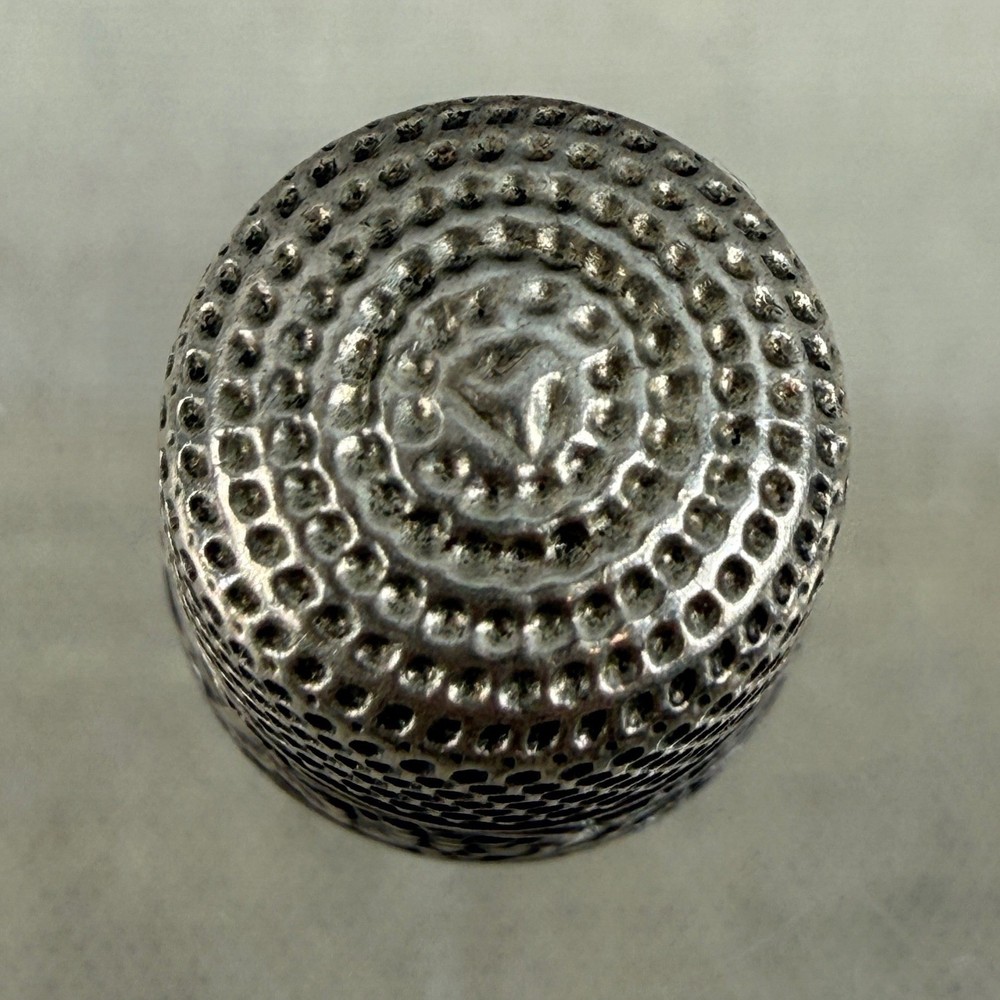 Antique Simons Bros Sterling Silver Thimble Grape Vine Repousse Size 7