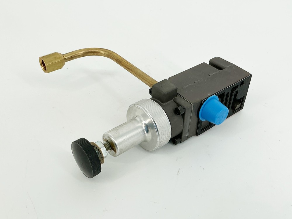 New Numatics 081RS100J000000 Pressure Regulator 10-30PSIG