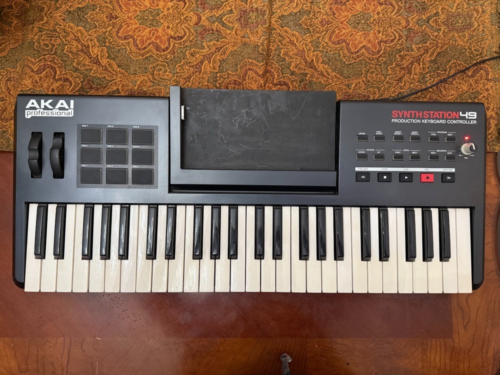 AKAI Synthstation 49 Production Keyboard Controller for iPad Open Box