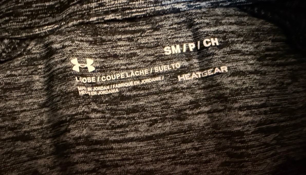 Women’s Under Armour 1/4 zip long sleeve shirt, nwt, size small