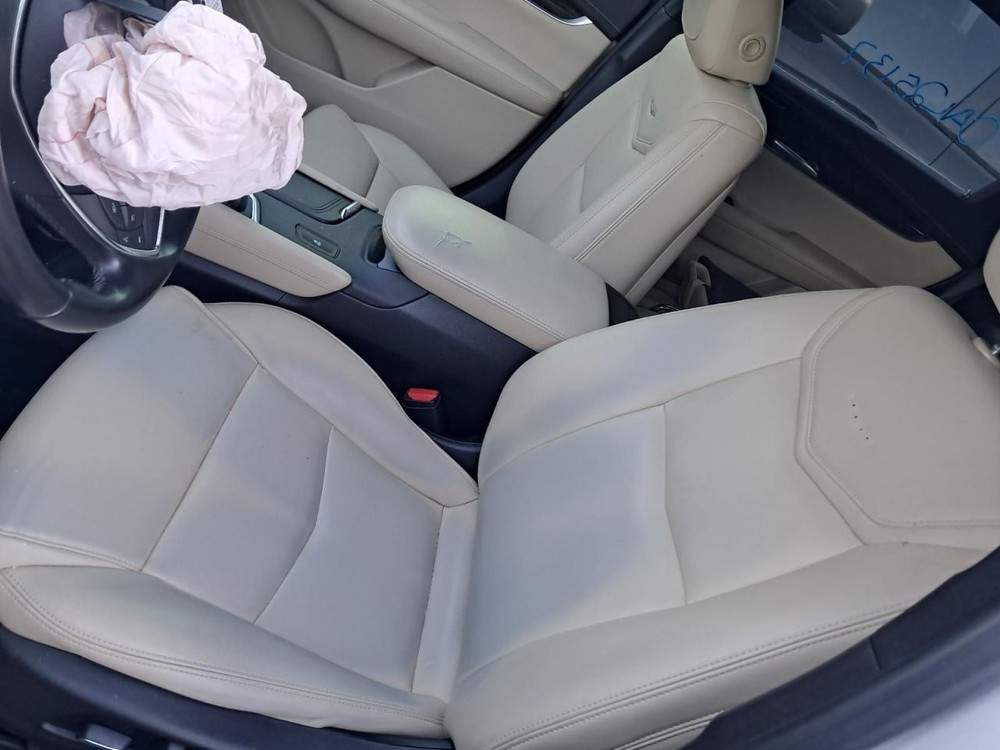XT5 2019 Glove Box 4901593