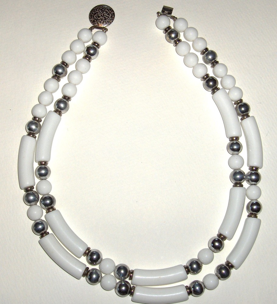 VTG 2 STRAND WHITE LUCITE & SILVERTONE RECTANGULAR & ROUND BEAD NECKLACE - NICE!