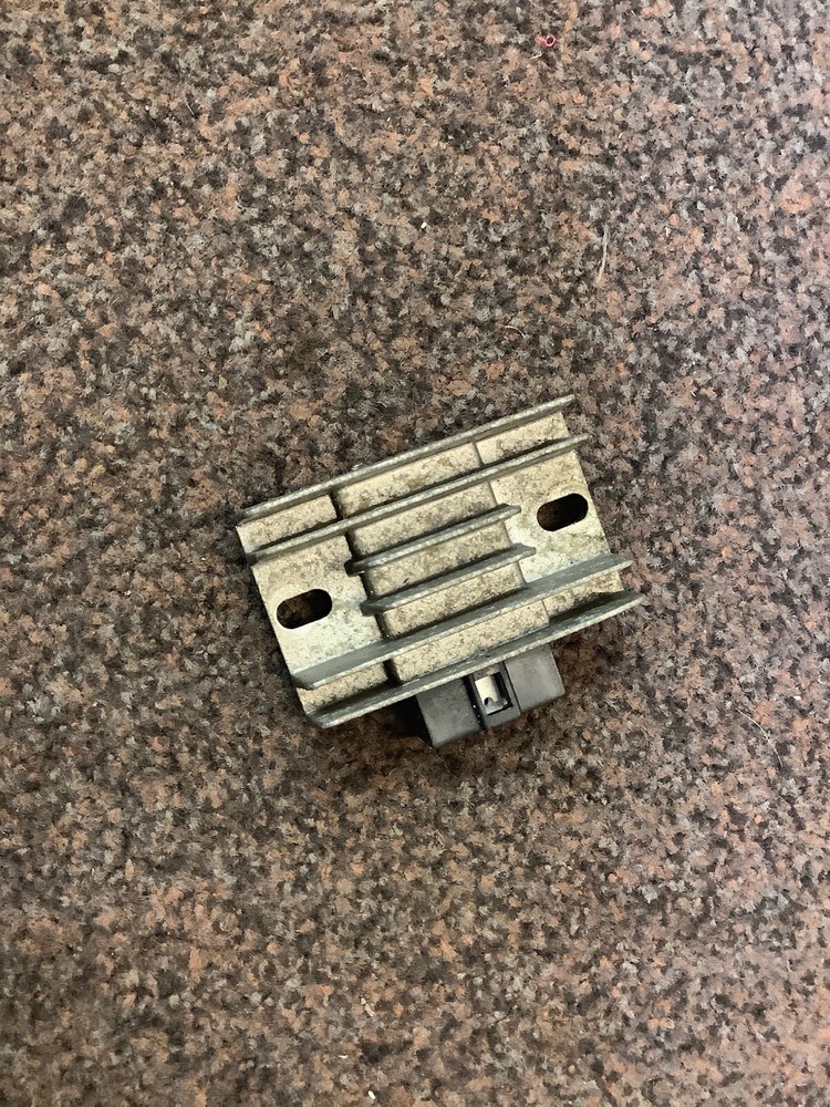 2000 Vespa ET4 Cento 125 Regulator Rectifer