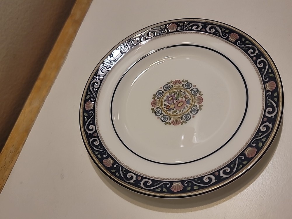Wedgwood RUNNYMEDE-BLUE 5pc Place Setting(s)Multiple Sets Available