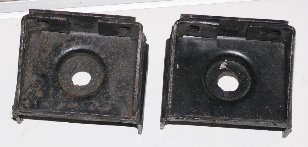 + AUSTIN ROVER METRO  REAR SUBFRAME REAR MOUNTS