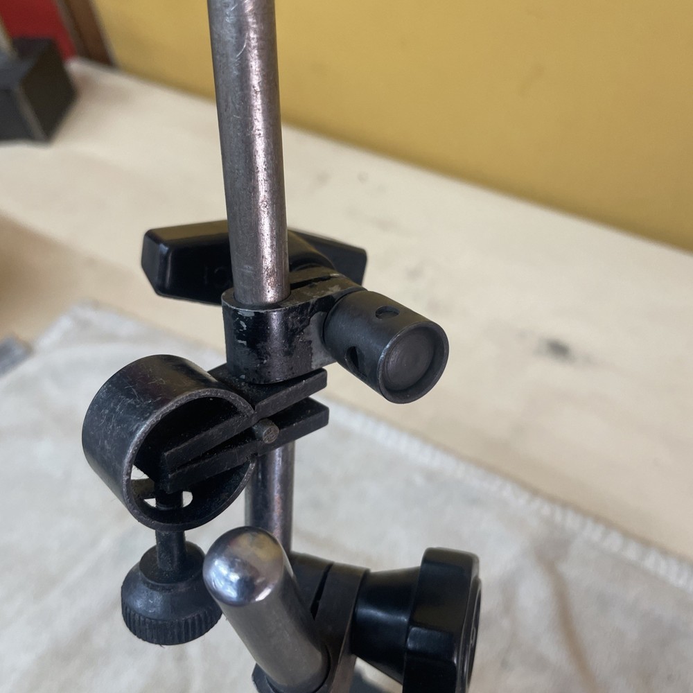 Magnetic Base With Articulating Arm And Indicator Snug