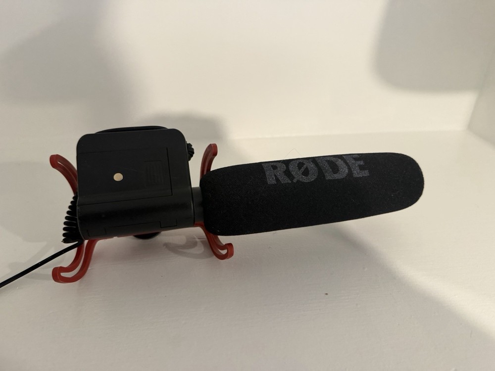 Rode VideoMic Shotgun Microphone, Internal Shock Mount, Windshield