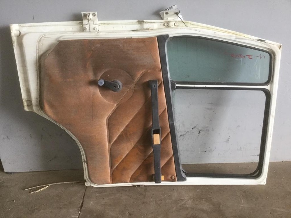 For 2000 FREIGHTLINER FLC112 DOOR ASSEMBLY Right , IL