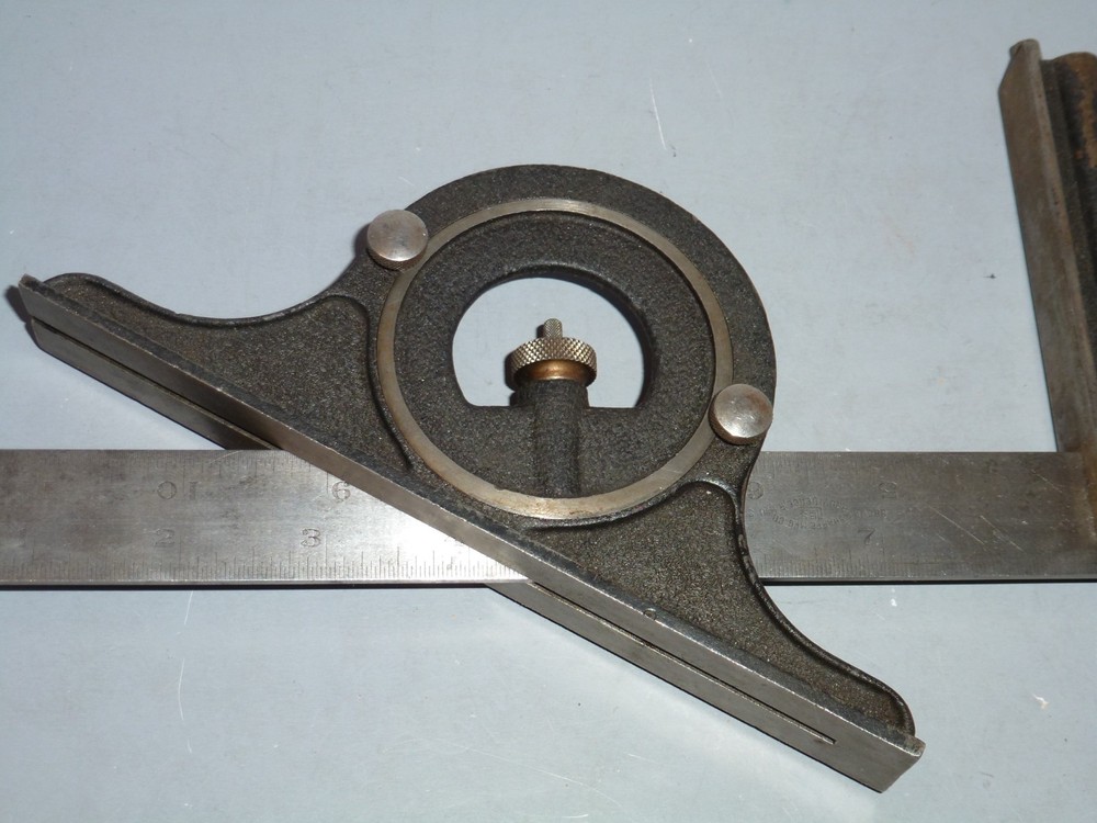 BROWN & SHARPE SQUARE AND PROTRACTOR