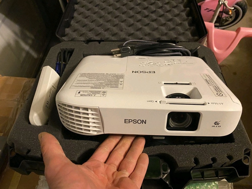 Epson VS355 WXGA 3LCD Projector Bundle – Refurbished, Only 75 Hours – Hard Case