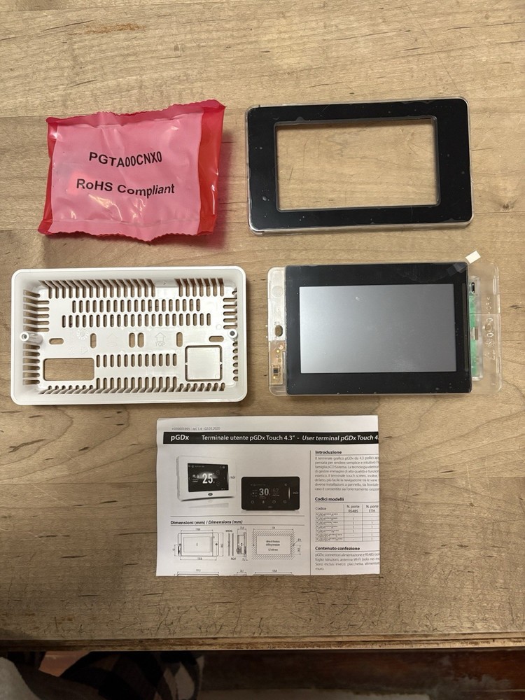 Carel PGR04000WBA00 Touch Screen Temperature Controller