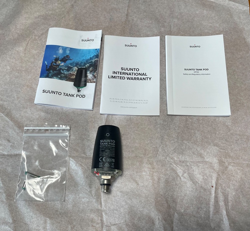 Suunto Eon Core Black w/USB & Bungee with Cable & Pod Pkg