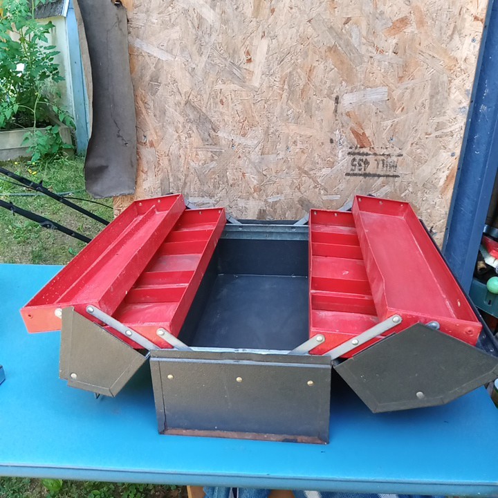 20" Cantilever Four Tray Tool Box