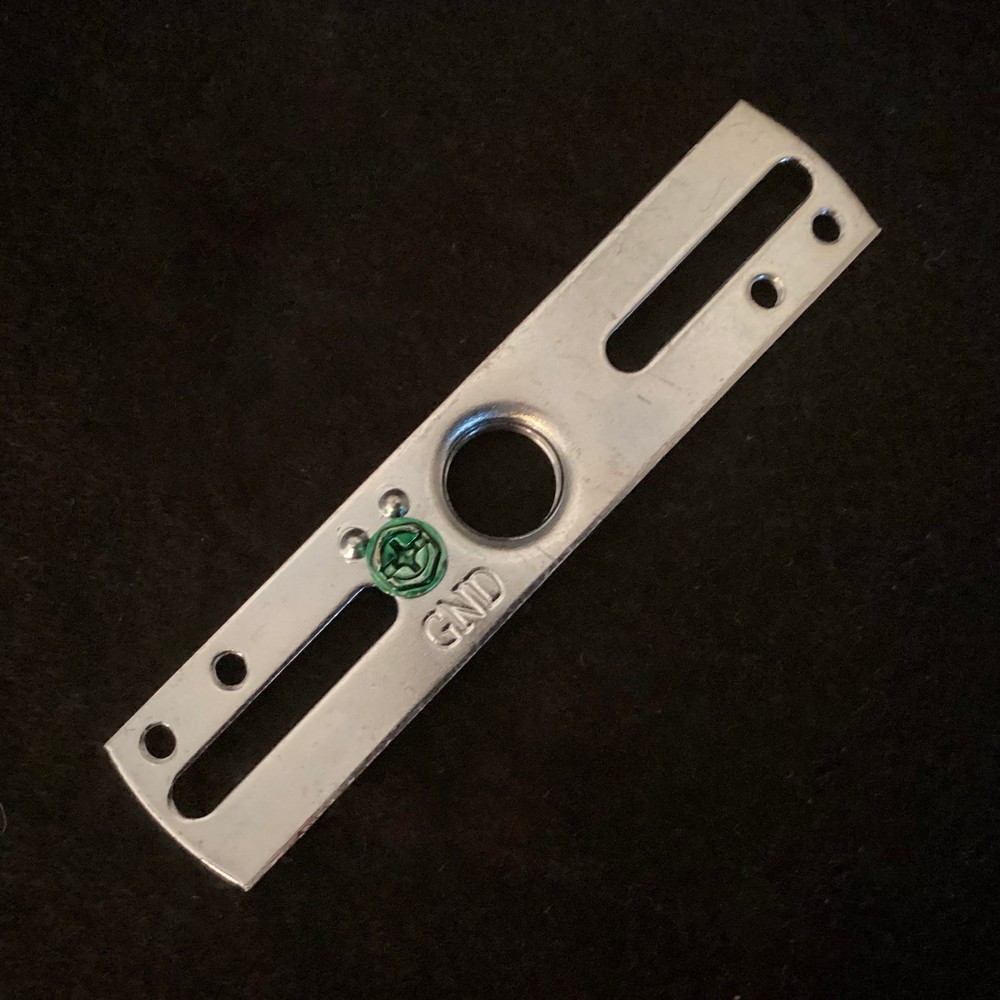 Standard Ceiling or Sconce Mounting Crossbar 1/4 IPS Female