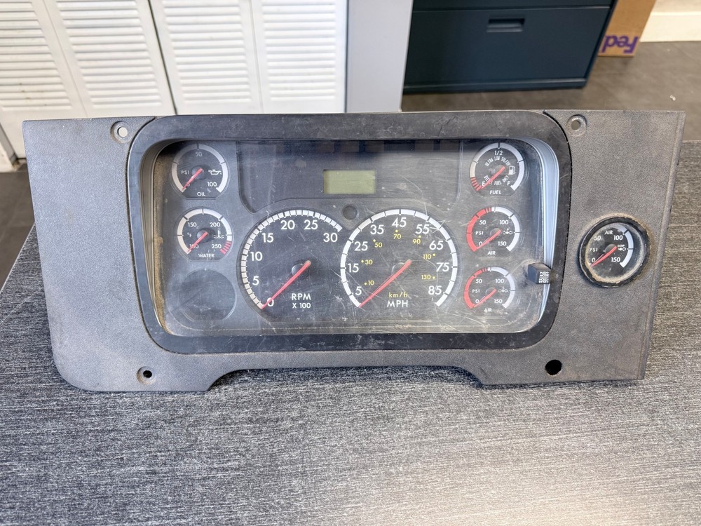 USED 2007 Freightliner Cascadia Instrument Panel Cluster