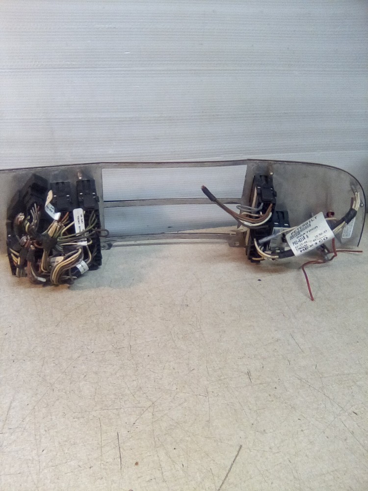 2009 Peterbilt 386 Dash Switch Panel S64-6016-200