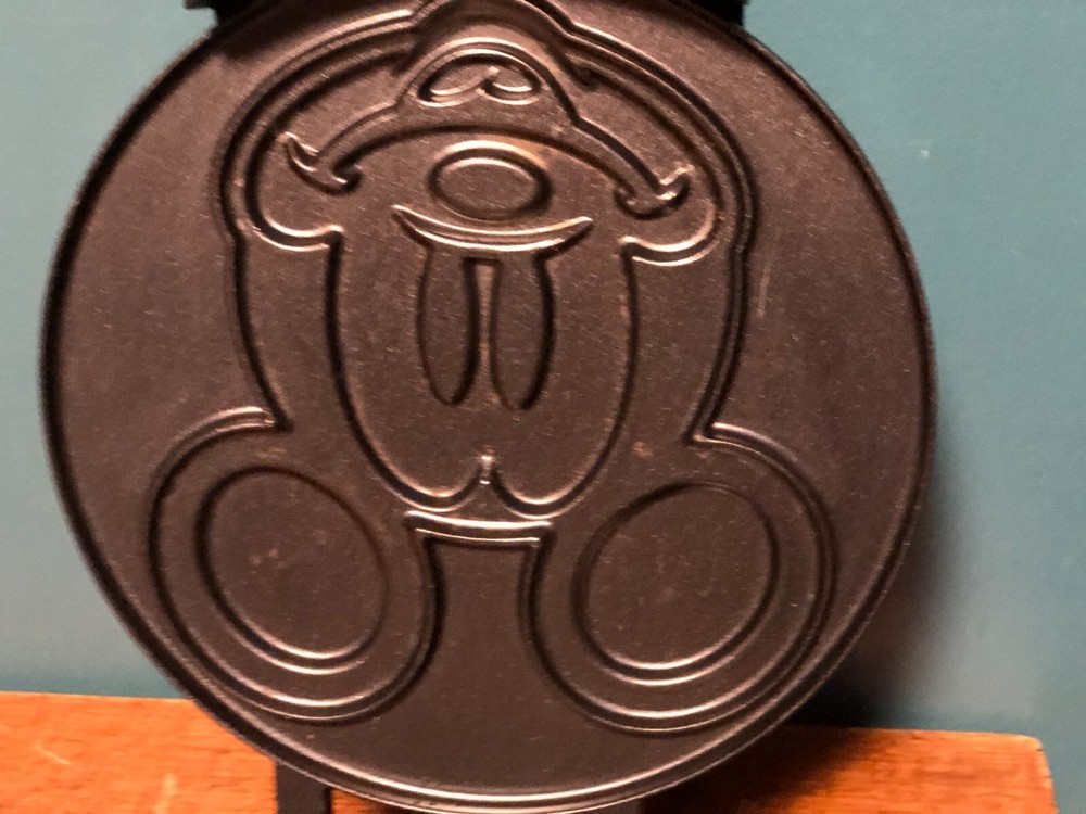 Red Disney Intertec DCM-12 Mickey Mouse Electric Non-Stick Waffle Maker