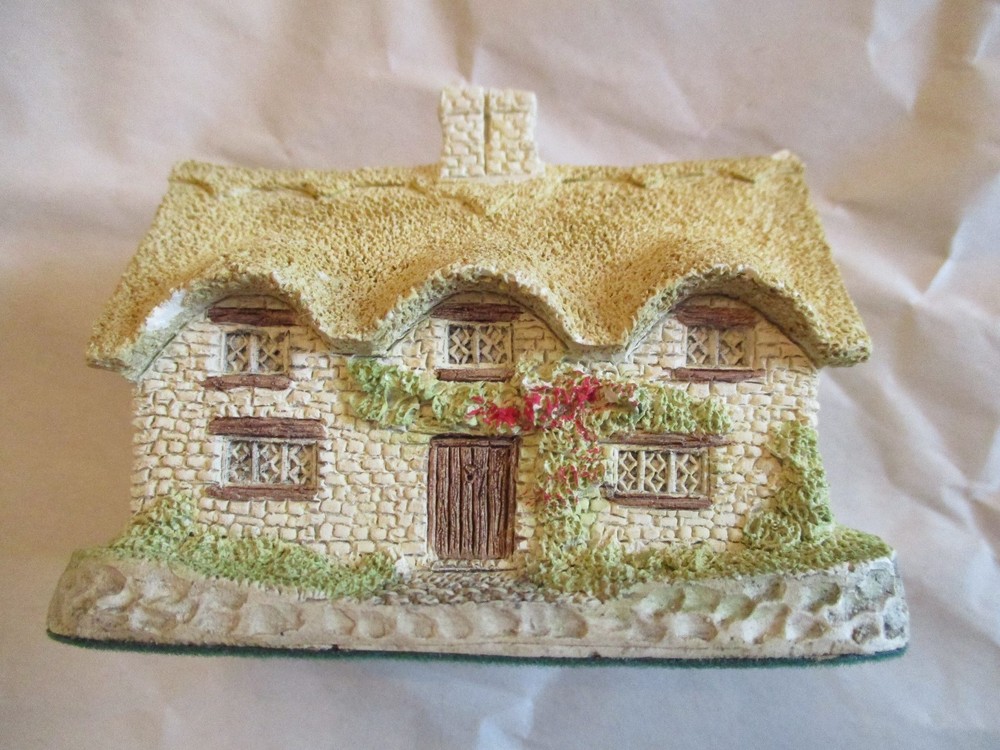 David Winter ~ 1982 ~ "Dower House" ~ Signed, Dated, Hand Made & Painted ~ EUC