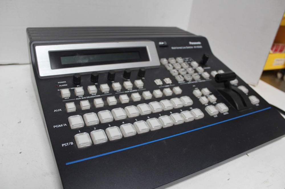 PANASONIC AV-HS400N Multi Format Live Switcher *Powers on