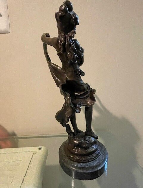 Auguste Moreau Figural Bronze - En Vedette - Signed