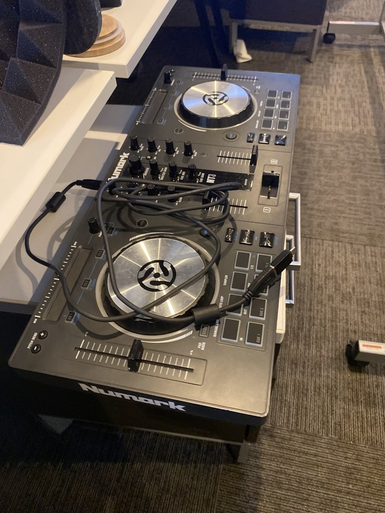 Numark Mixtrack III Double Deck DJ Controller, Pitch Control, Filter, USB Out