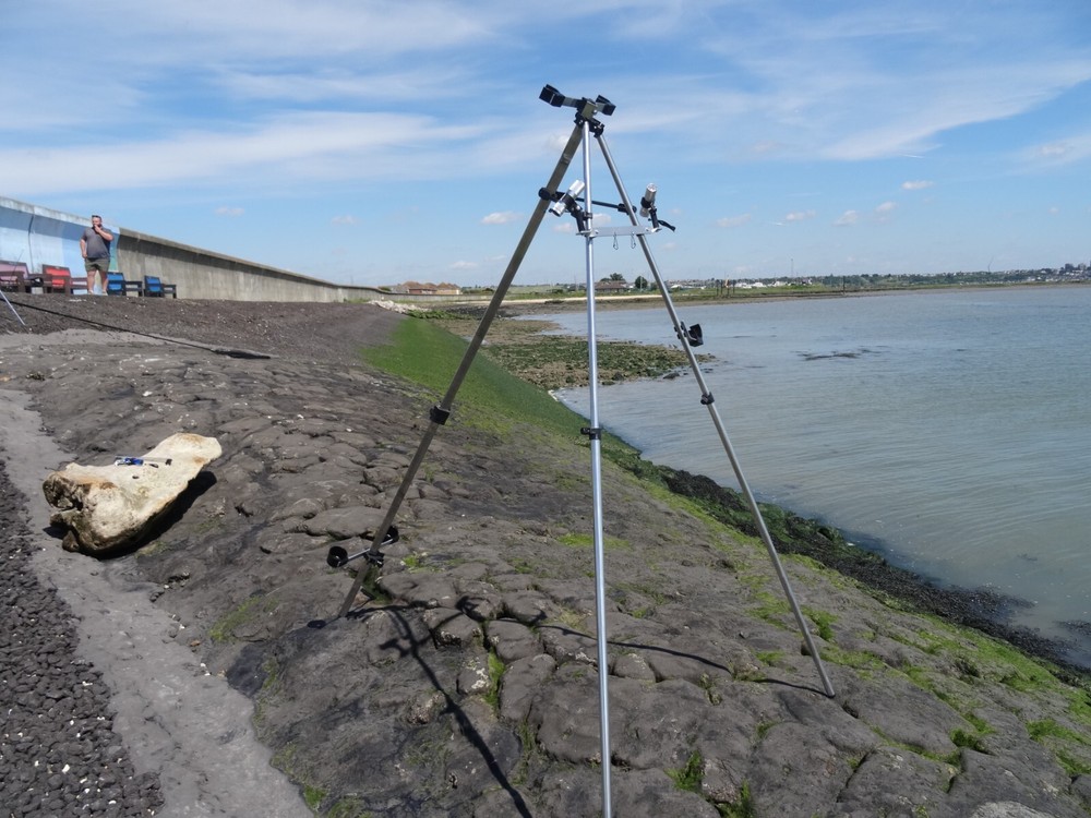 6FT TELESCOPIC TRIPOD with ACCESSORIES