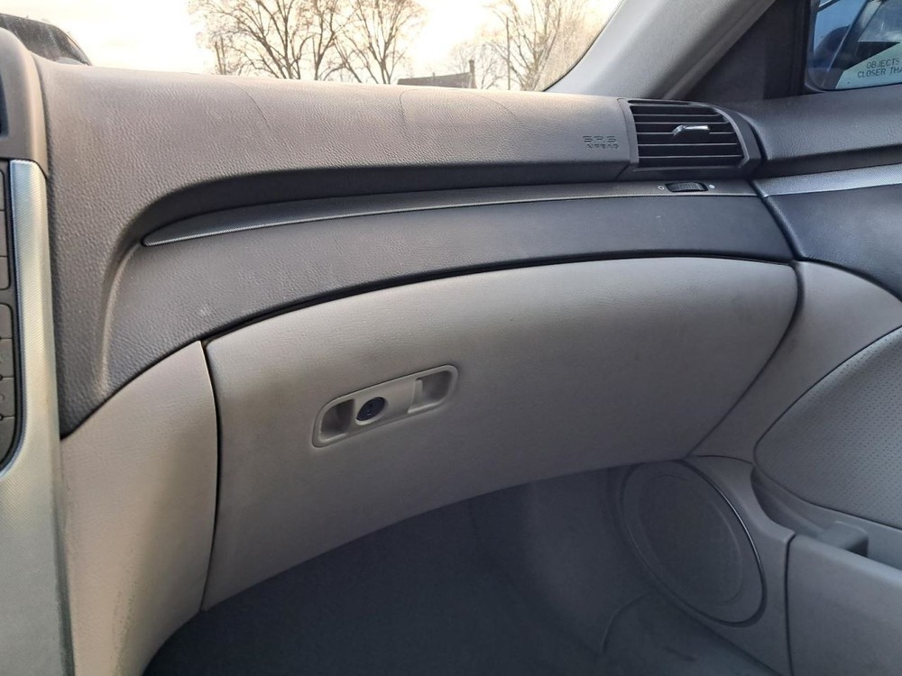 TL        2007 Glove Box 4858703