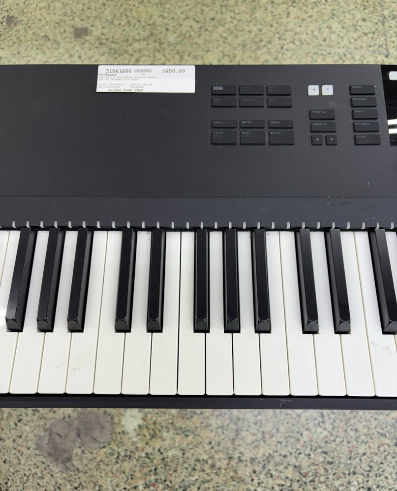 Native Instruments Komplete Kontrol S88 MK2 Keyboard