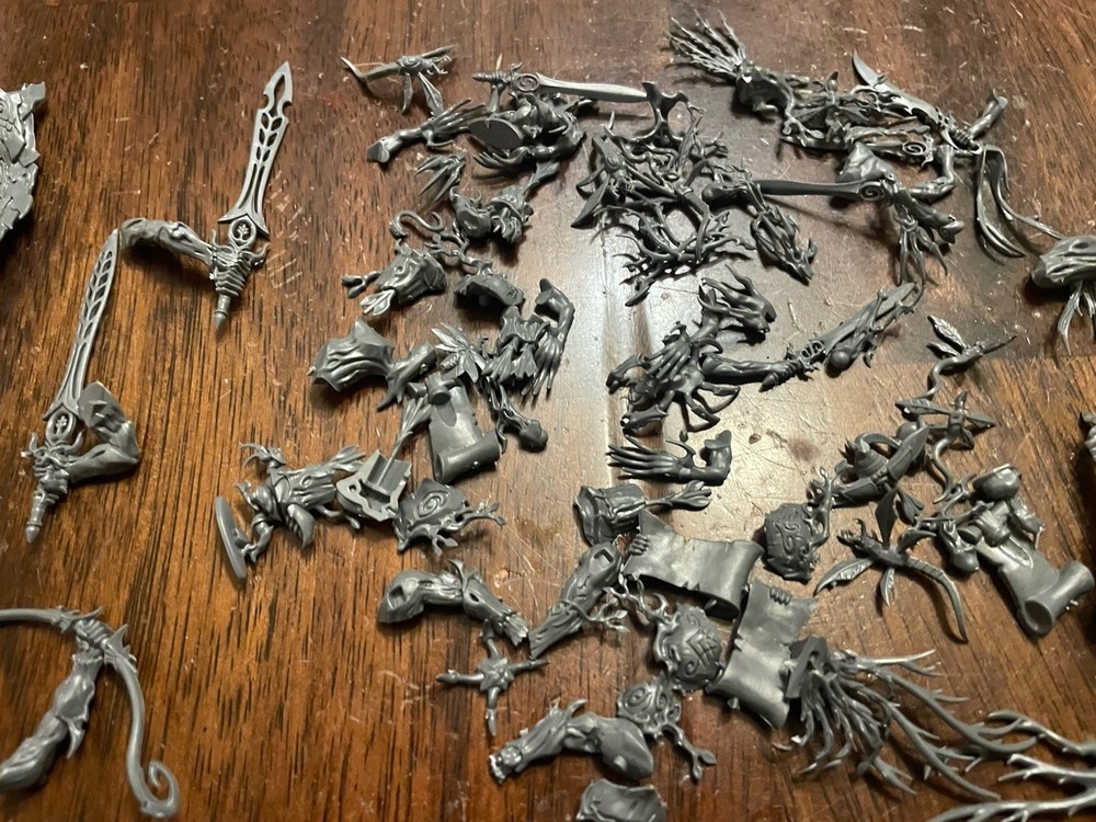 Sylvaneth - Kurnoth Hunters - Greatswords Arms Shoulders + Bits. S2￼