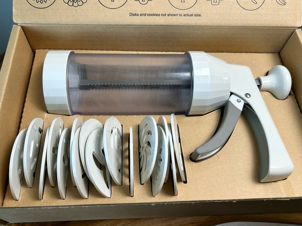 Pampered Chef Cookie Press 1525 Complete Set with all 16 Discs