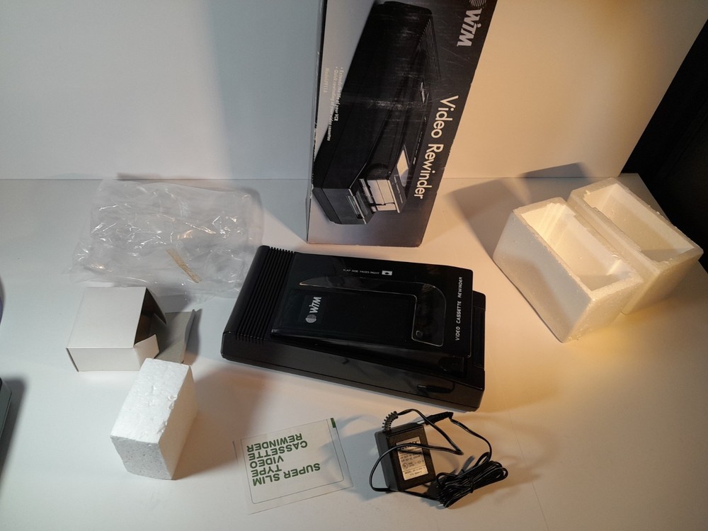 WTM VHS Video Rewinder w/ AUTO STOP & EJECT (Model: 911A) AC Powered DESCRIPTION