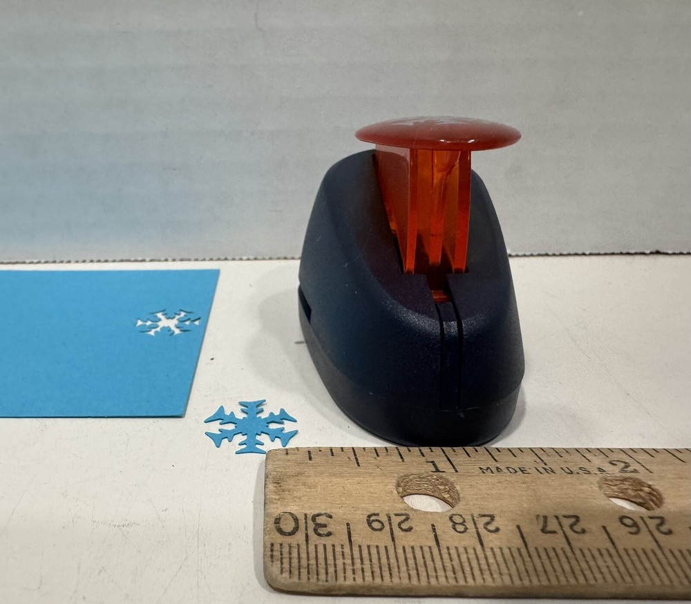 Fiskars .96" Snowflake Lever Punch