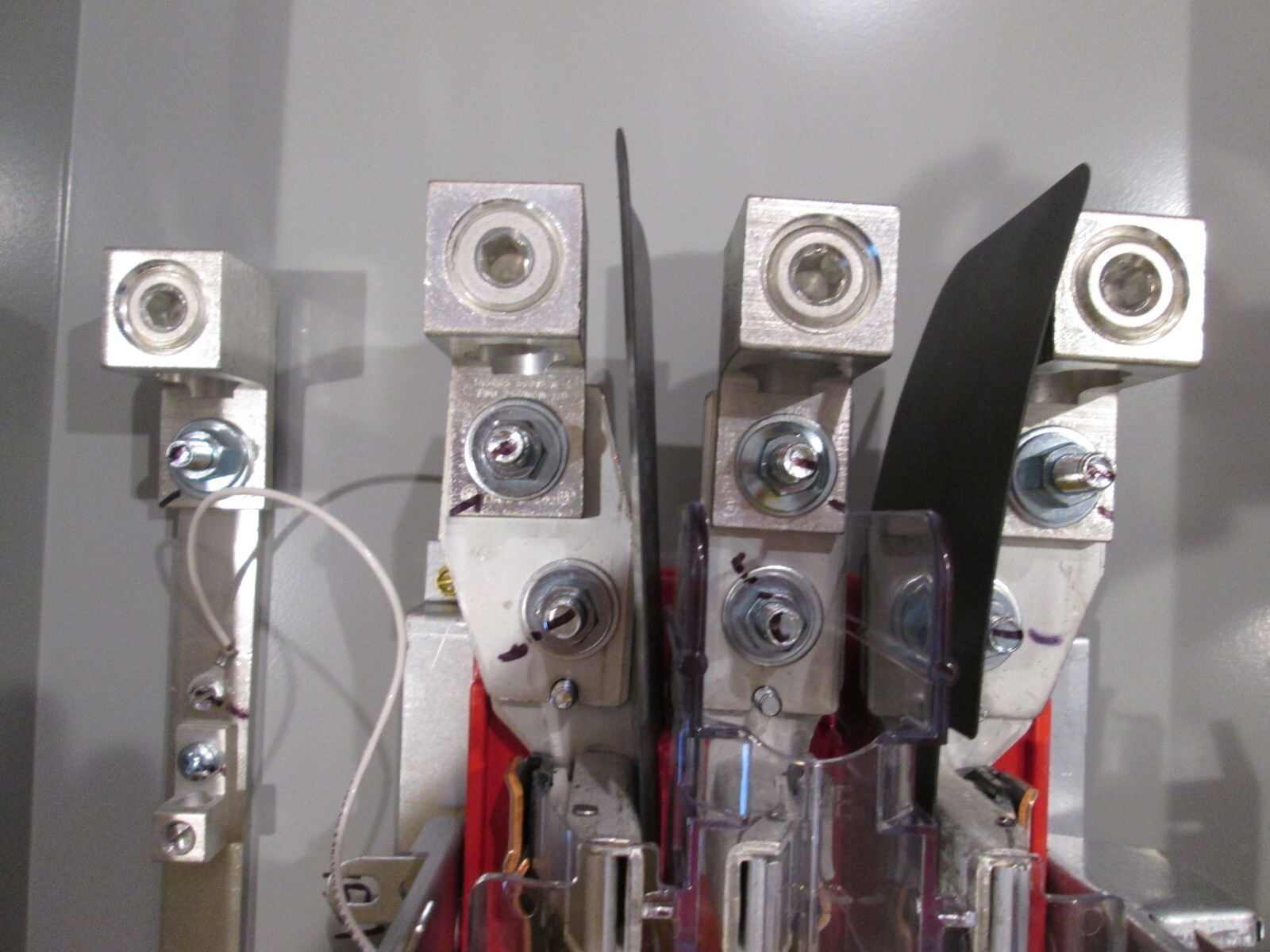 MILBANK - meter socket - 320 amp - 3 Phase - 7T BYPS (U4342-R-K7-K6-BLG-AEPU)