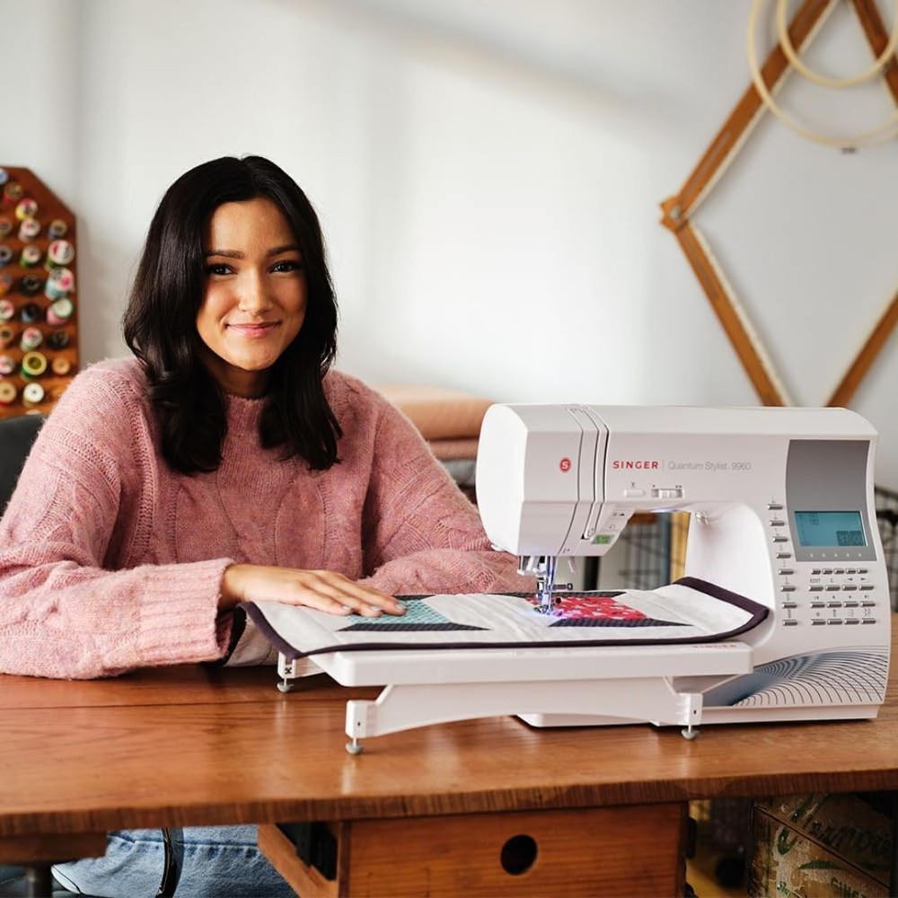 SINGER Quantum Stylist 9960 Computerized White Sewing and Quilting Machine