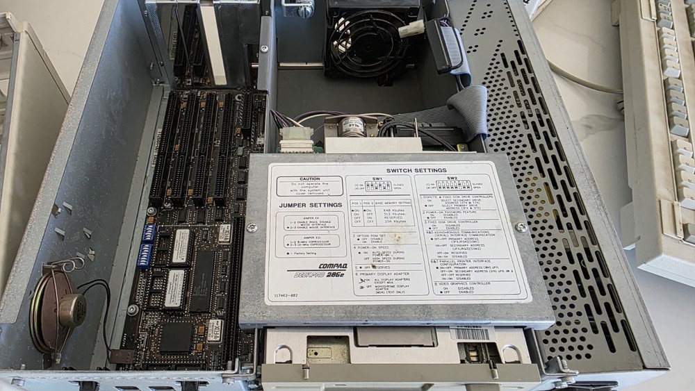 Vintage Compaq 286 E Desk Pro Computer W/ Manuals
