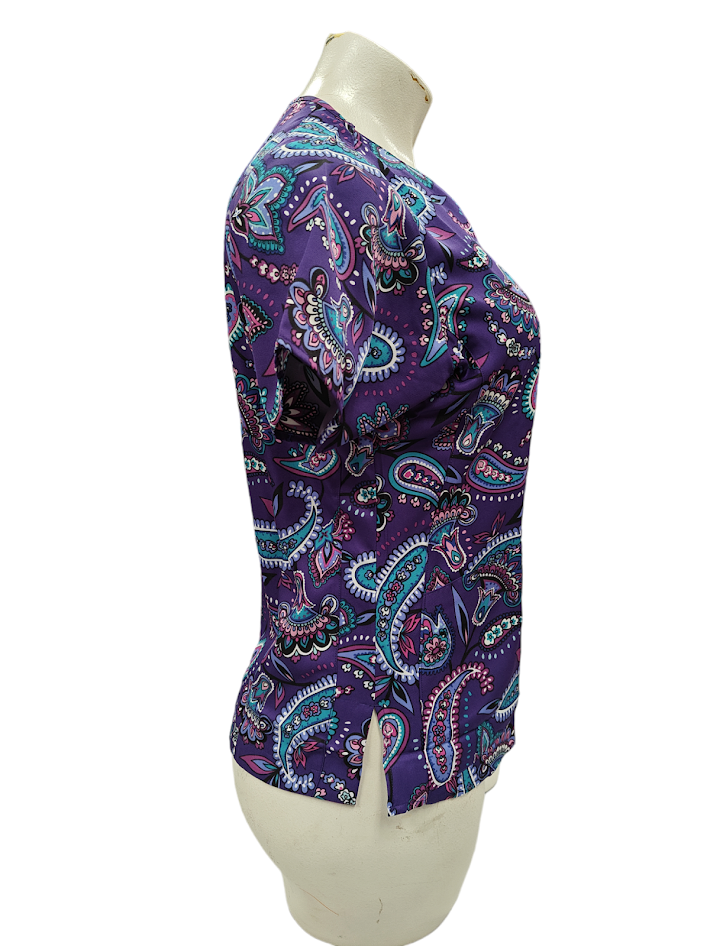 Vera Bradley Halo V6117 MAK Makani Paisley Blackberry V-Neck Print Scrub Top