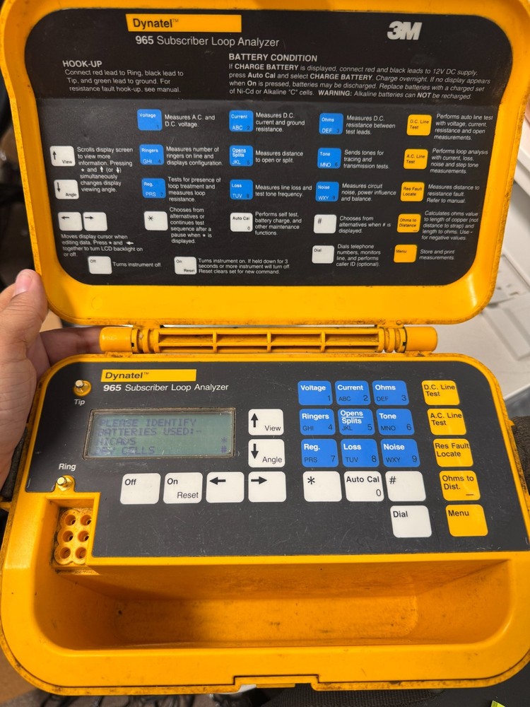 3M Dynatel 965 Subscriber Loop Analyzer Powers On