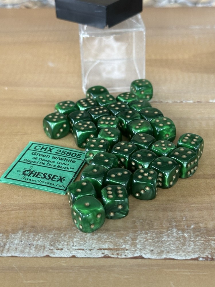 Warhammer Pre-Battle Sequence, Imperial Guard Codex, 33 Green W/white Dice