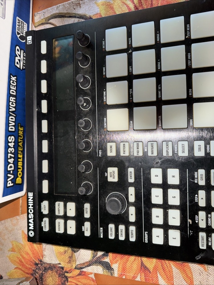 Native Instruments Maschine MK2 Groove Production Studio