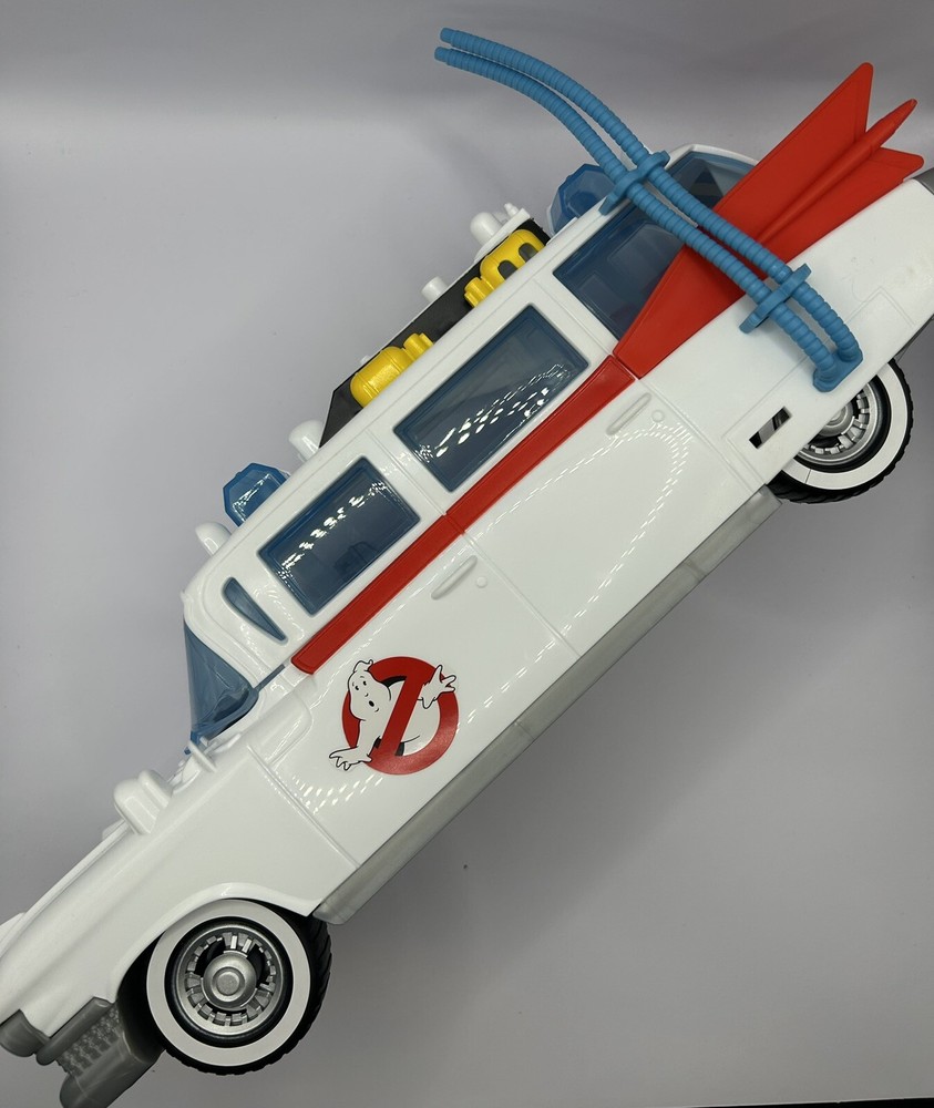 KATE MCKINNON SIGNED GHOSTBUSTERS ECTOMOBILE - BECKETT COA!