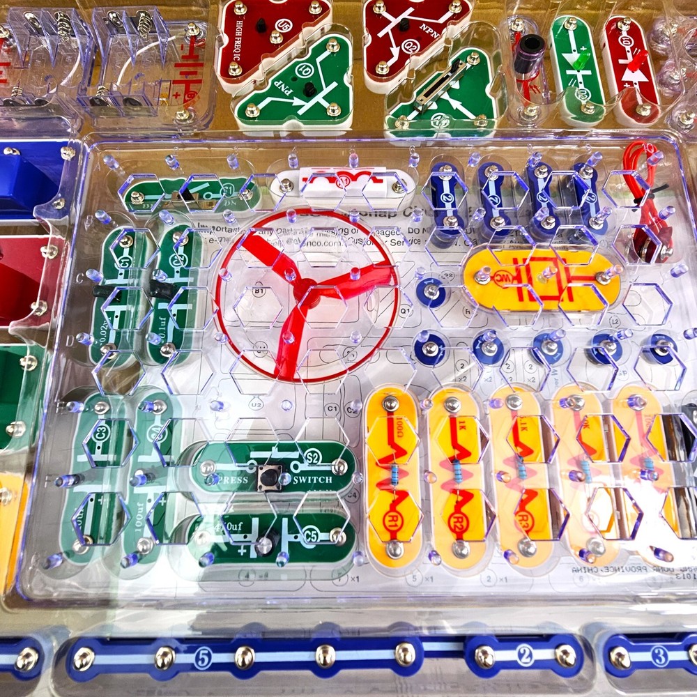 Snap Circuits SC-300 Electronics Exploration Kit 300 Projects Home Schooling Ed
