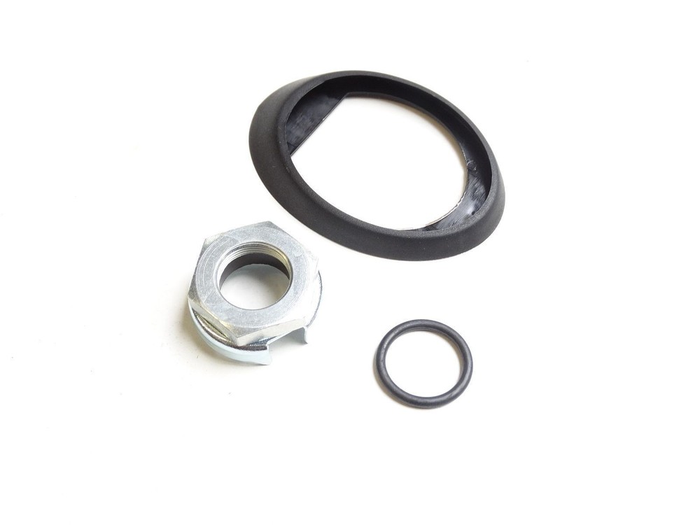 Antenna mounting elements