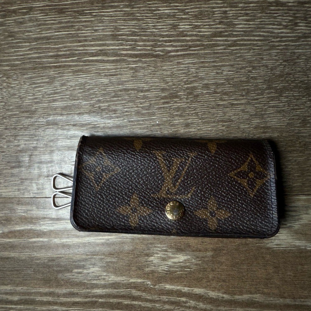 Authentic Louis Vuitton Monogram Key holder