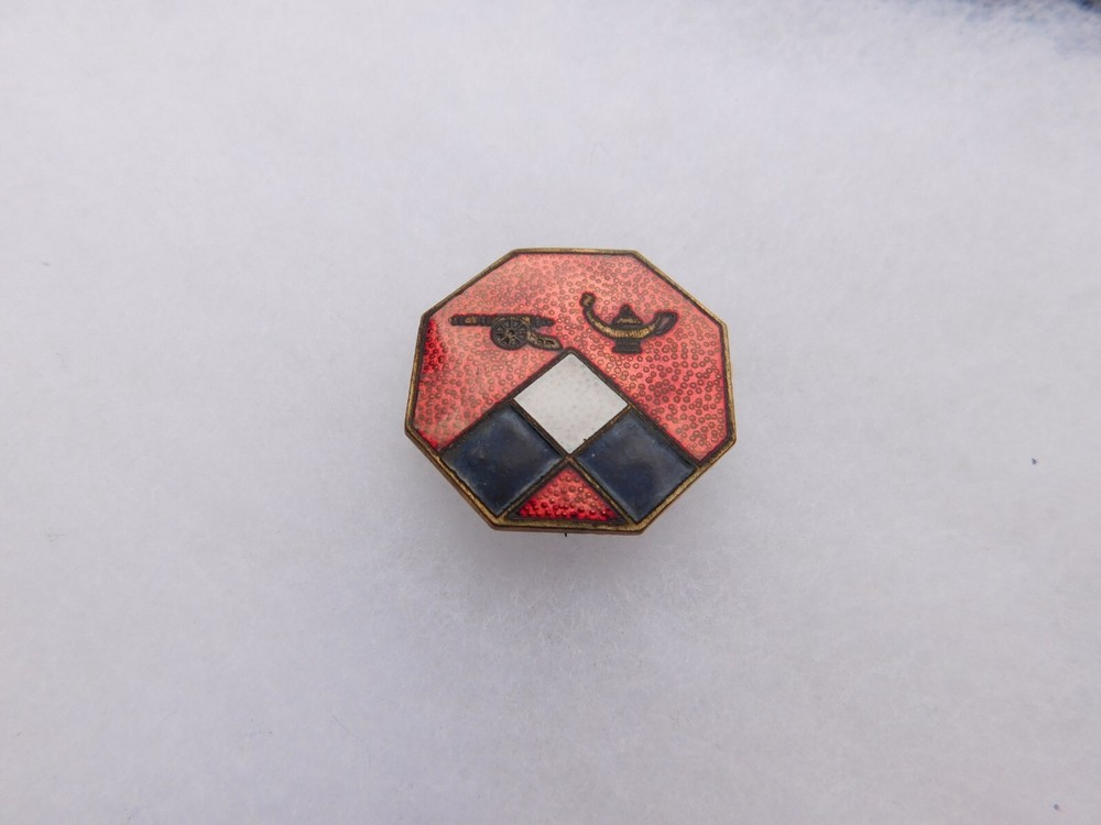 WW2 US FIELD ARTILLERY TRAINING PIN BACK DI